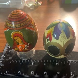 2 eggs hand painted made of wood